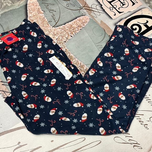 Other - ❣️5|$25❣️Festive Santa Print Pajama Pants